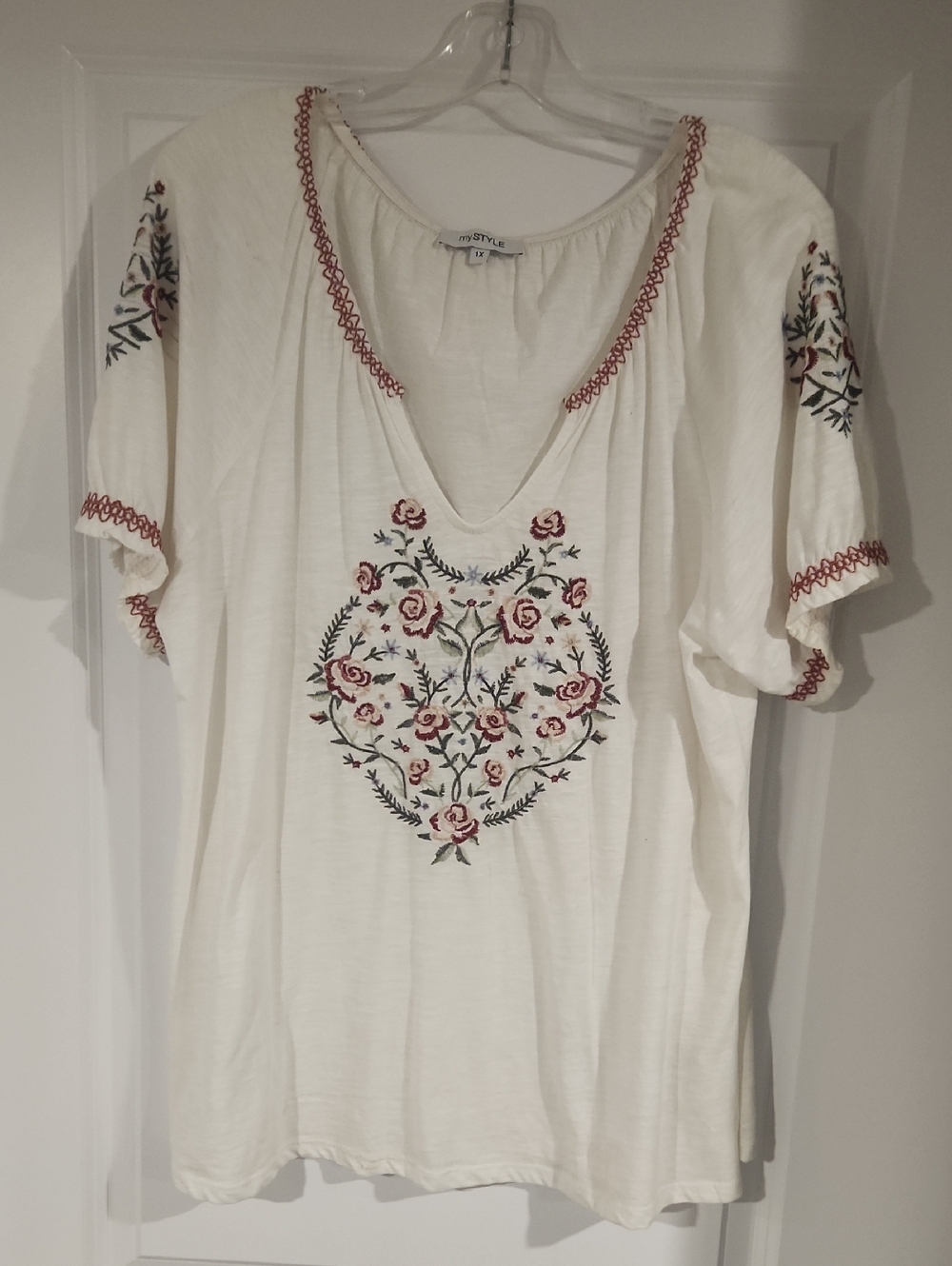 Embroidered White V-Neck Boho Tunic with Rose Motif